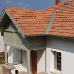 Belvarosi Haz Gyoenyoeru Panoramaval 度假居