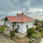 Belvarosi Haz Gyoenyoeru Panoramaval 巴拉顿诺尔马迪
