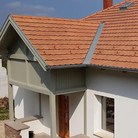 Belvarosi Haz Gyoenyoeru Panoramaval Hébergement de vacances