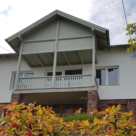 Belvarosi Haz Gyoenyoeru Panoramaval Balatonalmádi
