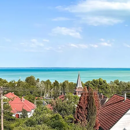 Belvarosi Haz Gyoenyoeru Panoramaval Hébergement de vacances *