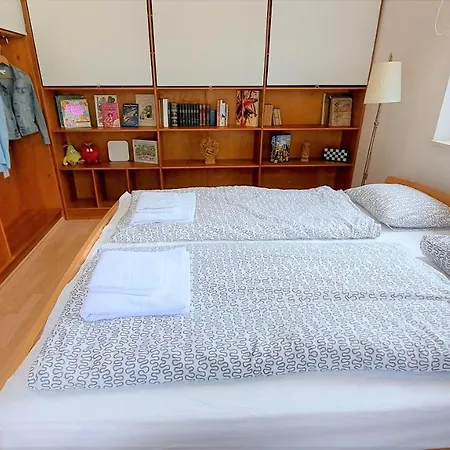 Belvarosi Haz Gyoenyoeru Panoramaval Hébergement de vacances Balatonalmádi
