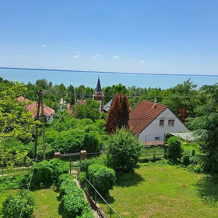 Hébergement de vacances Belvarosi Haz Gyoenyoeru Panoramaval Balatonalmádi