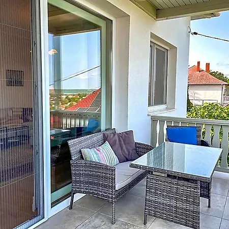 Belvárosi Ház Gyönyörű Panorámával Сasa de vacaciones *