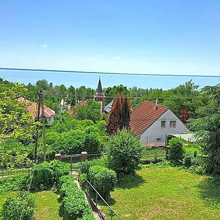 Belvárosi Ház Gyönyörű Panorámával Сasa de vacaciones *